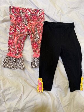 Black and Pink Paisley Girls' Ruffle Leggings - Set of 2